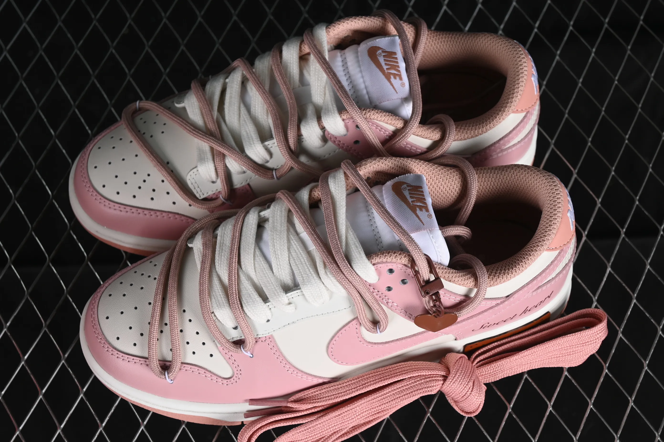All categories Nk SB Dunk series Nk SB Dunk Low low-top sneakers Nk Dunk Low ESS customized version rose pink retro sweetheart low-top casual sneakers DD1503-118
